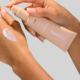 Hydropeptide Solar Defense Tinted gebruik op hand