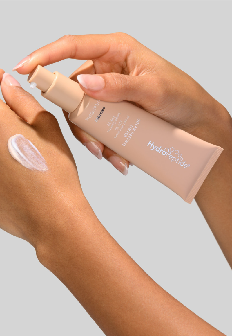 Hydropeptide Solar Defense Tinted gebruik op hand